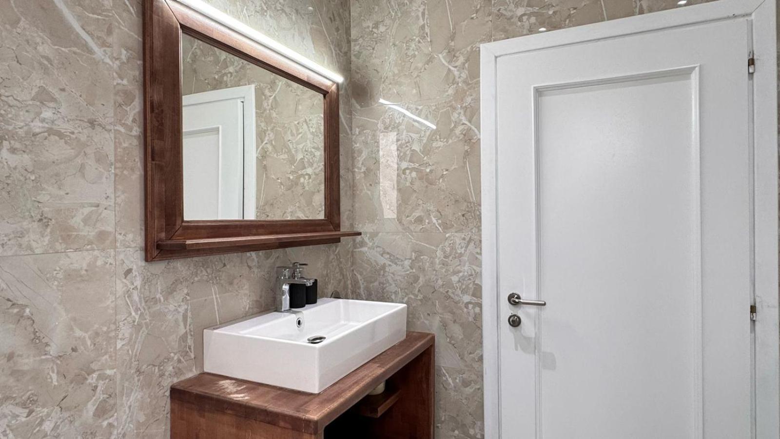 Apartmán Terrace Flat In Heart Of Tirana Exteriér fotografie